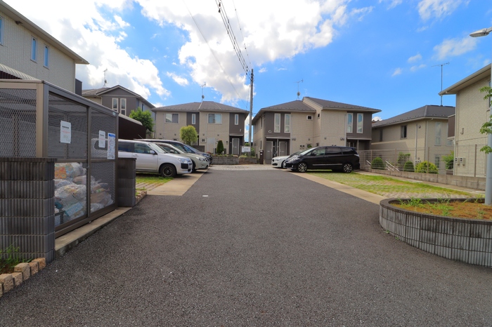 ��ʌ��������܎s���搼��{�S���ڂ̃A�p�[�g�̒��ԏ�