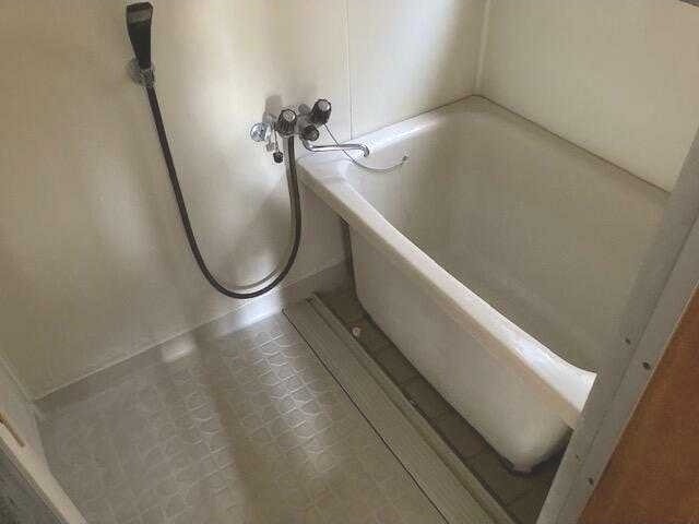 ��ʌ��������܎s�Y�a��̉ƂU���ڂ̃A�p�[�g�̃o�X