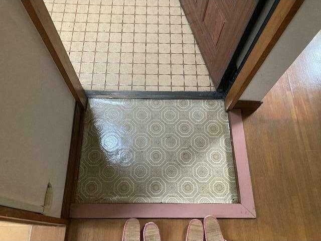 ��ʌ��������܎s�Y�a��̉ƂU���ڂ̃A�p�[�g�̌���