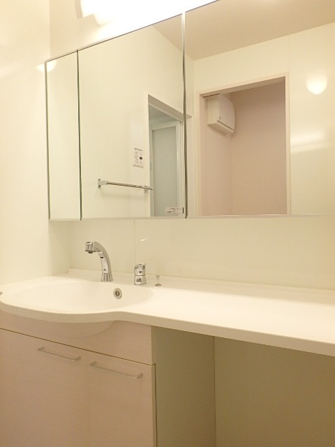 ��ʌ��������܎s�k��y�C���P���ڂ̃A�p�[�g�̐��ʏ�