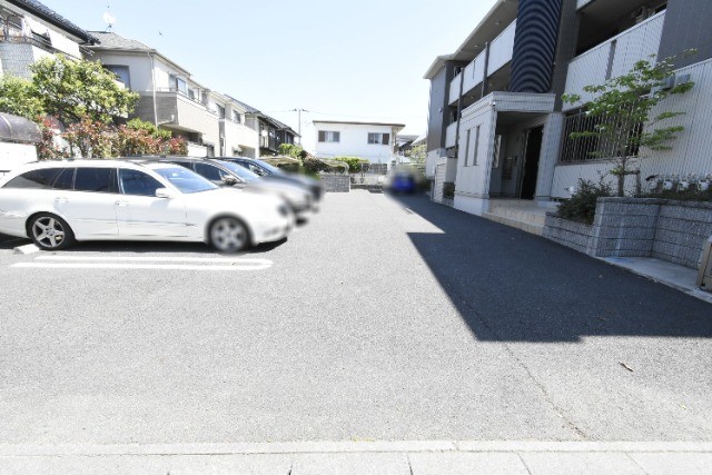 ��ʌ��������܎s�k��y�C���P���ڂ̃A�p�[�g�̒��ԏ�