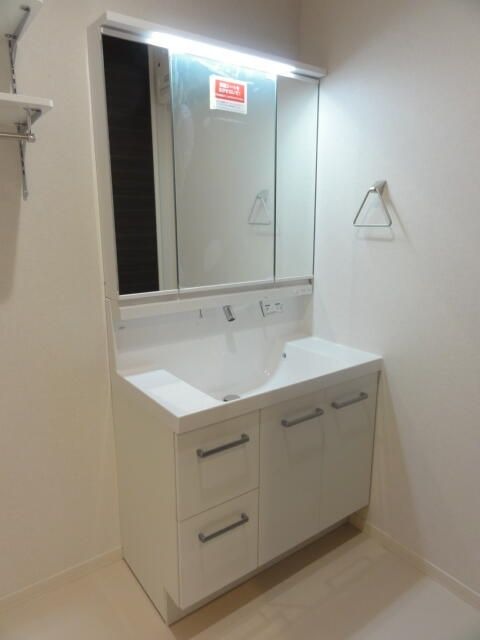 ��ʌ������s���R�Q���ڂ̃A�p�[�g�̐��ʏ�