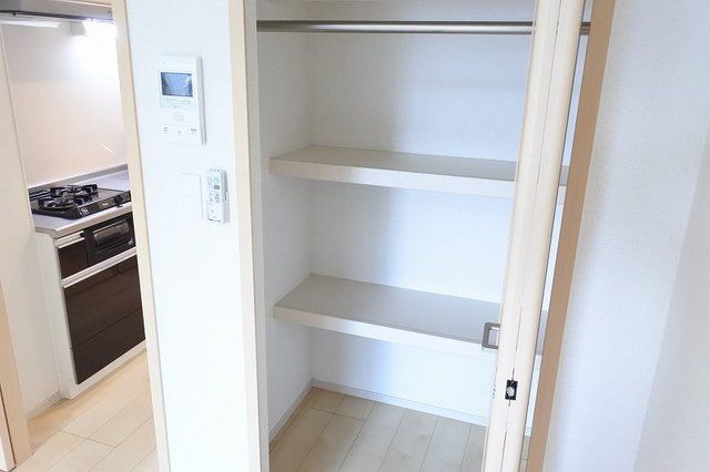 ��ʌ�����s�핽�Q���ڂ̃}���V�����̎��[