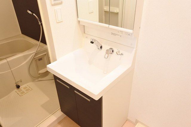 ��ʌ�����s�핽�Q���ڂ̃}���V�����̐��ʏ�