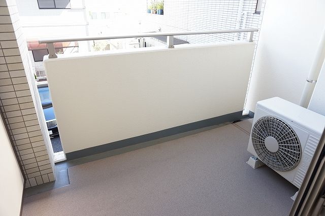 ��ʌ�����s�핽�Q���ڂ̃}���V�����̃o���R�j�[