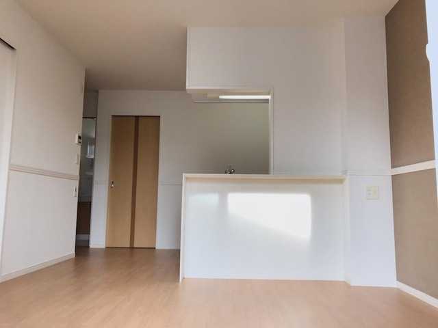 ��ʌ��z�J�s���C�N�^�E���P���ڂ̃A�p�[�g�̋��ԁE���r���O