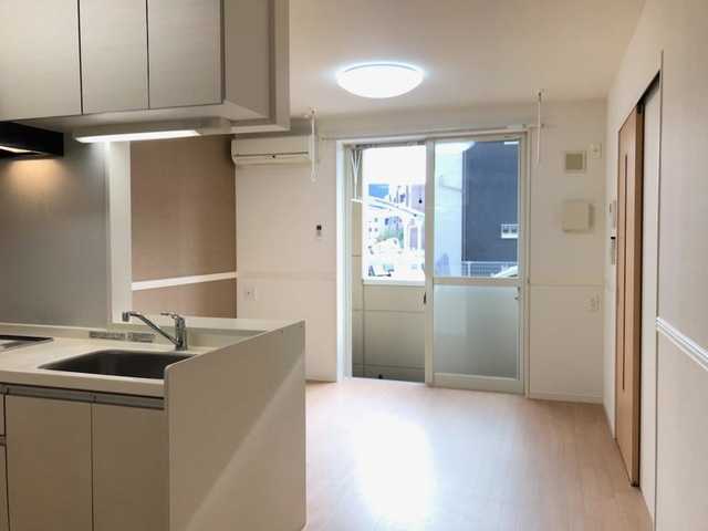 ��ʌ��z�J�s���C�N�^�E���P���ڂ̃A�p�[�g�̋��ԁE���r���O