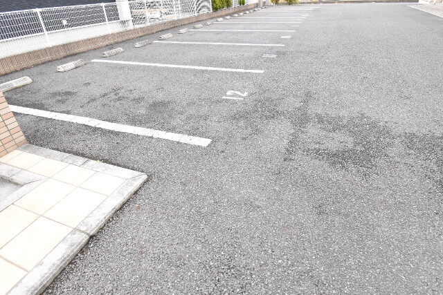 ��ʌ��z�J�s���C�N�^�E���P���ڂ̃A�p�[�g�̒��ԏ�