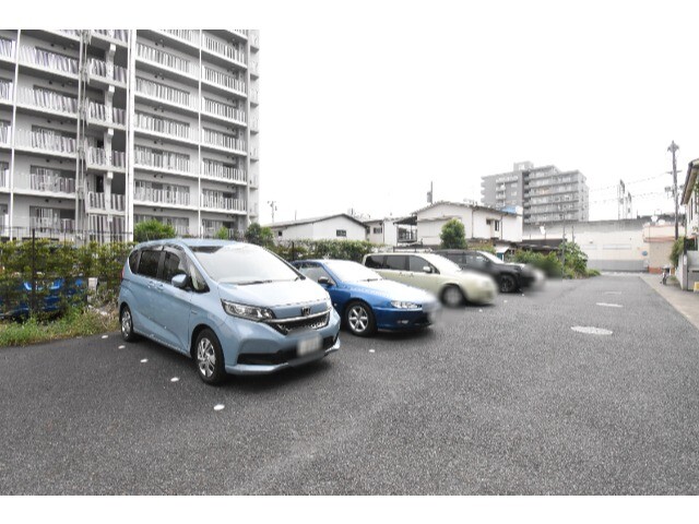 ��ʌ��z�J�s���������̃}���V�����̒��ԏ�