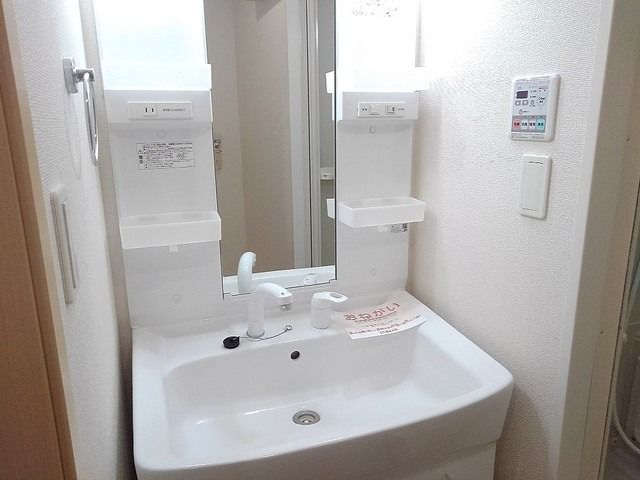 ��ʌ��z�J�s���z�J�S���ڂ̃A�p�[�g�̐��ʏ�