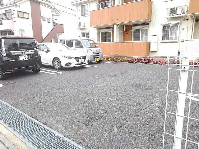 ��ʌ��z�J�s���z�J�S���ڂ̃A�p�[�g�̒��ԏ�