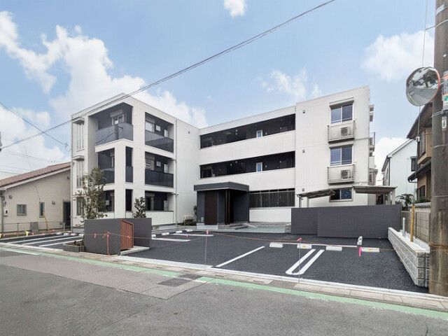 ��ʌ��������܎s�k��{����715�̃A�p�[�g�̌����O��