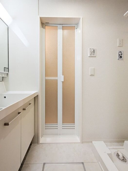 ��ʌ��������܎s�k��y�C���Q���ڂ̃A�p�[�g�̐��ʏ�