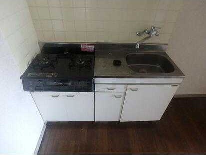 ��ʌ��������܎s��{��V�����P���ڂ̃A�p�[�g�̃L�b�`��