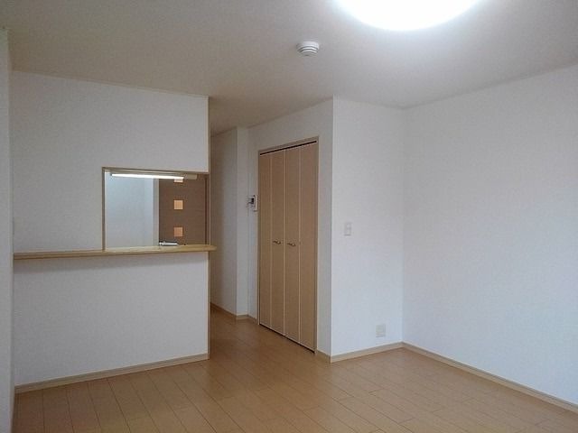 ��ʌ��z�J�s���C�N�^�E���Q���ڂ̃A�p�[�g�̋��ԁE���r���O