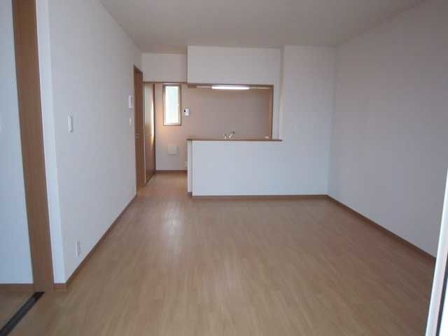 ��ʌ��z�J�s�V�z�J�Q���ڂ̃A�p�[�g�̋��ԁE���r���O