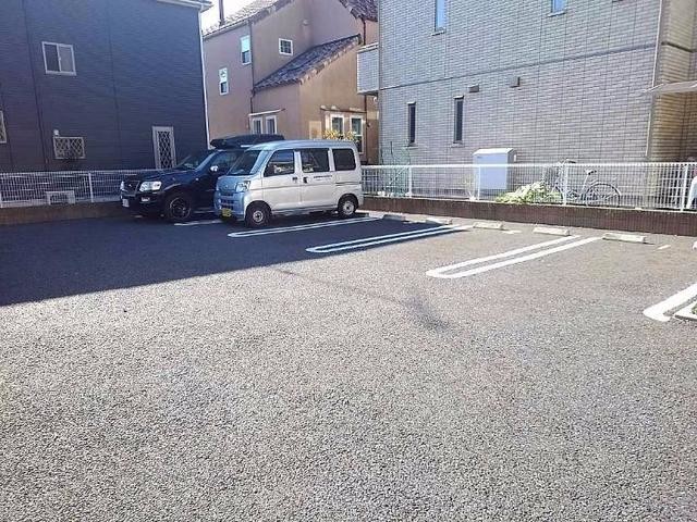 ��ʌ��z�J�s���C�N�^�E���Q���ڂ̃A�p�[�g�̒��ԏ�