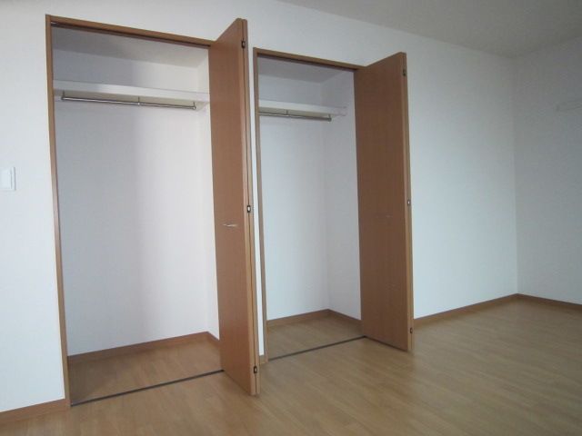 ��ʌ��z�J�s�V�z�J�Q���ڂ̃A�p�[�g�̎��[