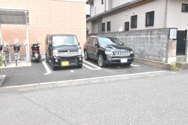 ��ʌ��z�J�s�V�z�J�Q���ڂ̃A�p�[�g�̒��ԏ�