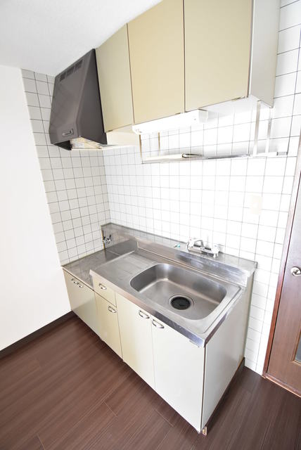 ��ʌ��������܎s����厚�󗈂̃}���V�����̃L�b�`��