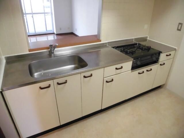 ��ʌ��������܎s���撆���P���ڂ̃}���V�����̃L�b�`��