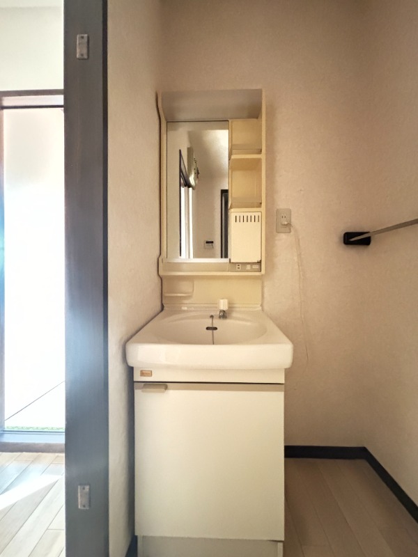 ��ʌ��������܎s����厚�w��̃A�p�[�g�̐��ʏ�