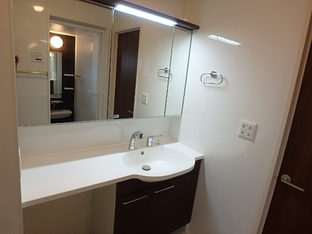 ��ʌ��������܎s����厚�w��̃A�p�[�g�̐��ʏ�