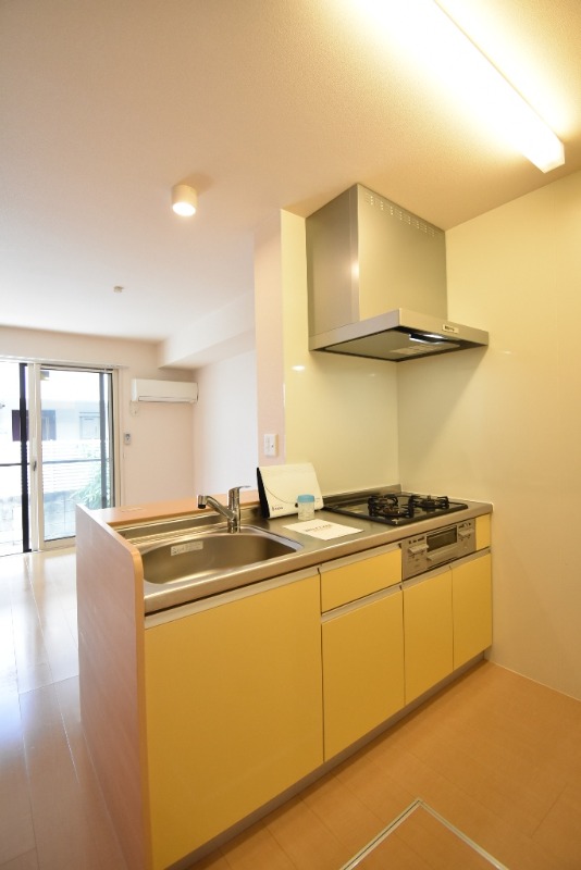 ��ʌ��������܎s�k��{�����R���ڂ̃A�p�[�g�̃L�b�`��