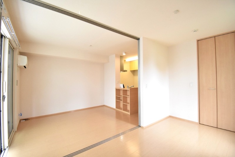 ��ʌ��������܎s�k��{�����R���ڂ̃A�p�[�g�̂��̑������E�X�y�[�X