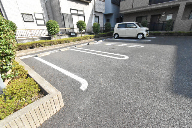 ��ʌ��z�J�s���z�J�U���ڂ̃}���V�����̒��ԏ�