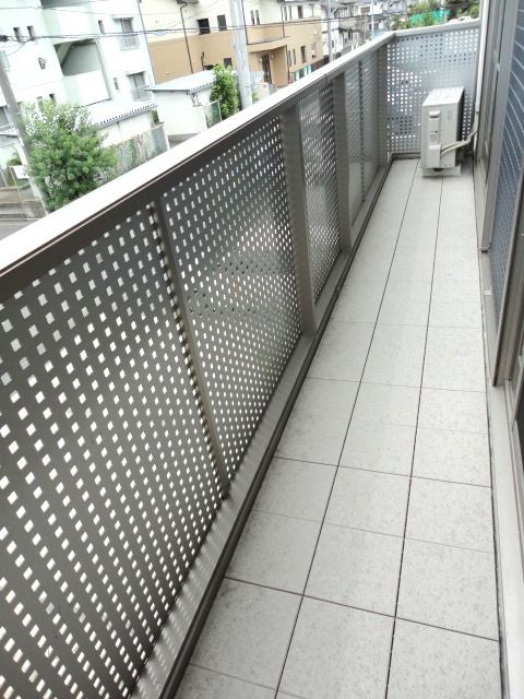 ��ʌ��������܎s��{��V�����P���ڂ̃A�p�[�g�̃o���R�j�[