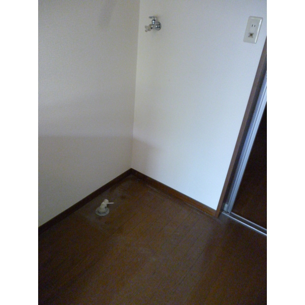 ��ʌ��z�J�s�����c���̃A�p�[�g�̋��ԁE���r���O