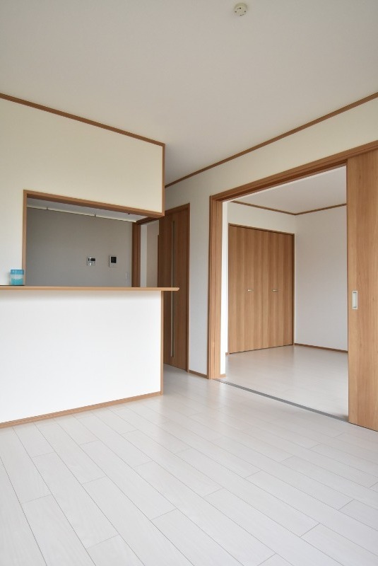 ��ʌ��������܎s��{��O���Q���ڂ̃A�p�[�g�̋��ԁE���r���O