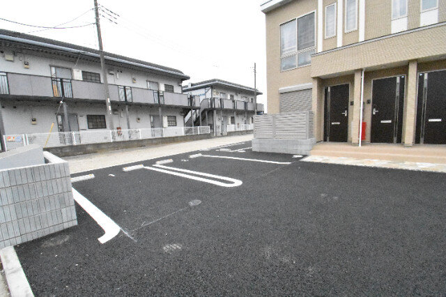 ��ʌ�����s�厚���s�̃A�p�[�g�̒��ԏ�