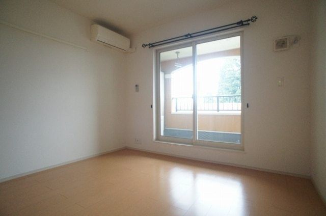 ��ʌ��������܎s�΋�厚���̃A�p�[�g�̋����E���r���O