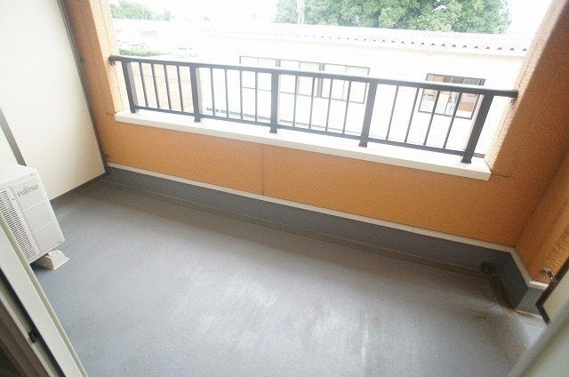 ��ʌ��������܎s�΋�厚���̃A�p�[�g�̃o���R�j�[