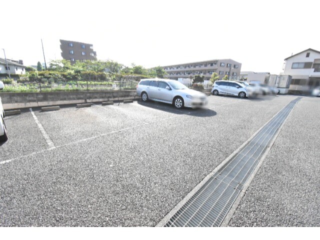 ��ʌ�����s�����P���ڂ̃}���V�����̒��ԏ�