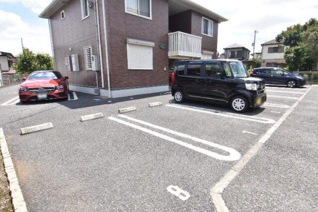 ��ʌ�����s�厚���s�̃A�p�[�g�̒��ԏ�