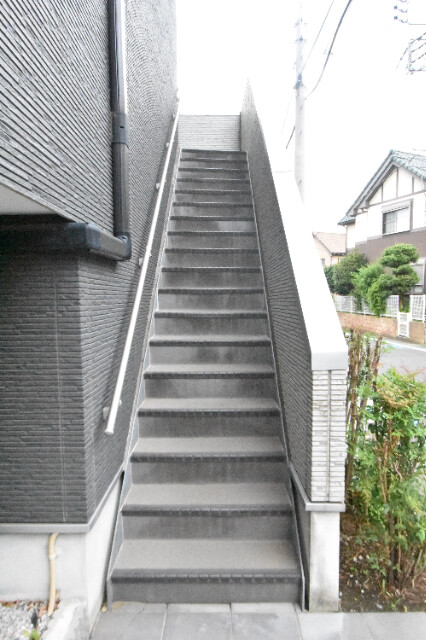 ��ʌ��������܎s�k��{�����̃A�p�[�g�̃G���g�����X