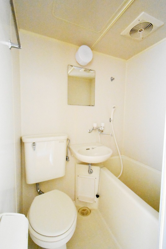 ��ʌ��������܎s�Y�a��_���P���ڂ̃A�p�[�g�̃o�X