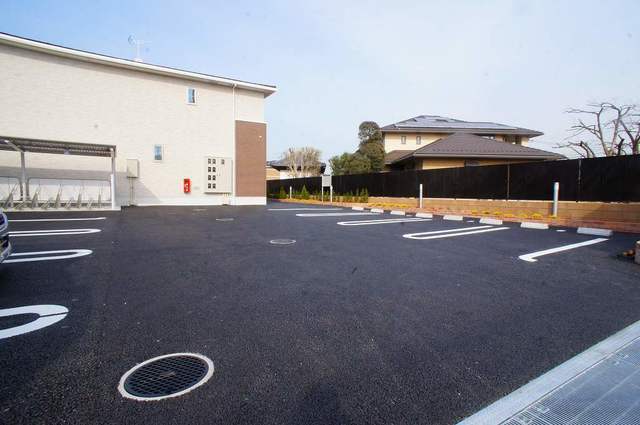 ��ʌ��k�����S�ɓޒ����h��S���ڂ̃A�p�[�g�̒��ԏ�