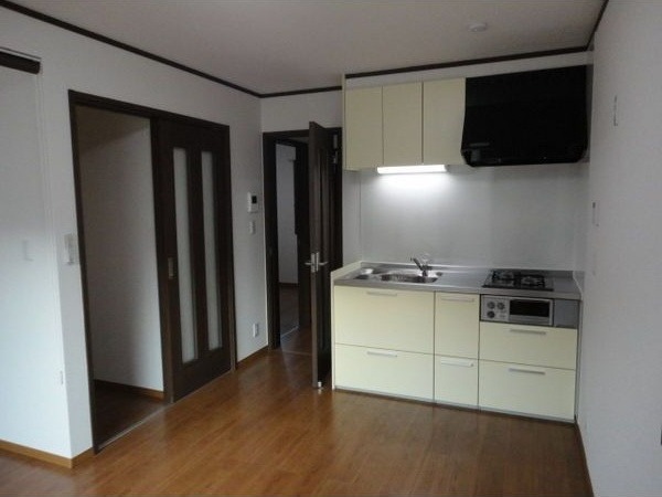 ��ʌ�����s�˒ˋ����̃A�p�[�g�̃L�b�`��