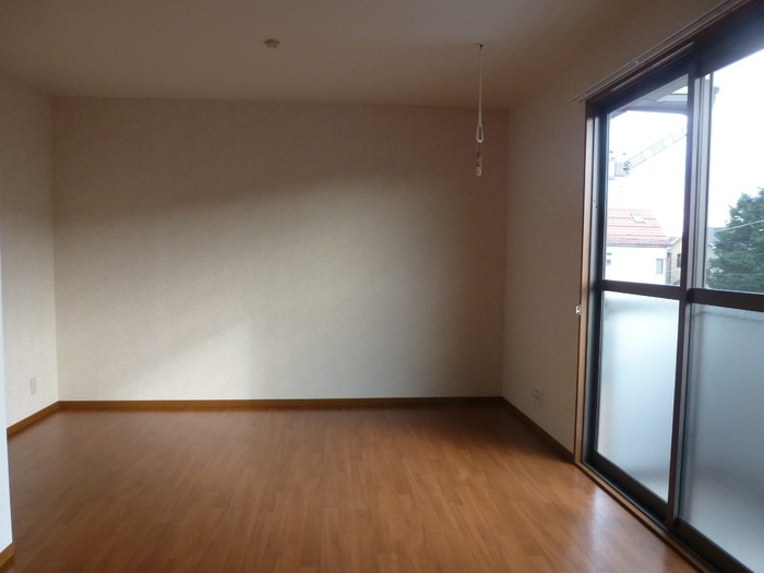 ��ʌ�����s�˒˂R���ڂ̃A�p�[�g�̋��ԁE���r���O