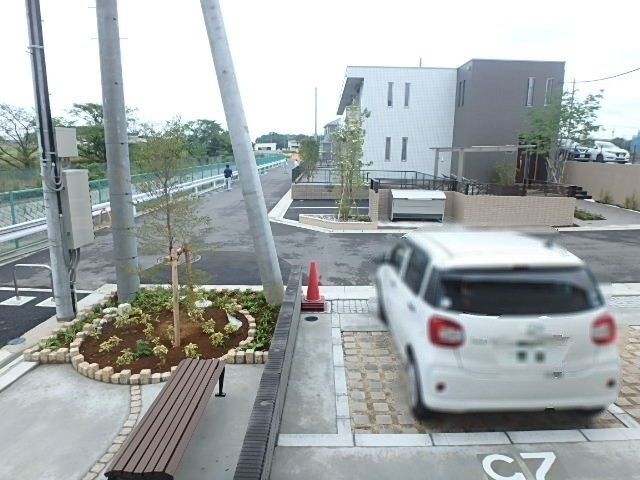 ��ʌ��������܎s���搼��{�S���ڂ̃A�p�[�g�̒��ԏ�