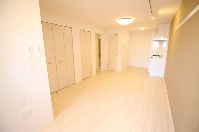 ��ʌ��z�J�s���C�N�^�E���U���ڂ̃A�p�[�g�̋��ԁE���r���O