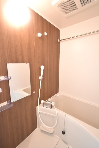 ��ʌ������s�h���R���ڂ̃A�p�[�g�̃o�X