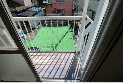 ��ʌ��������܎s���撆���Q���ڂ̃A�p�[�g�̃o���R�j�[