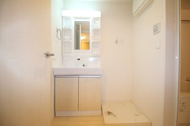 ��ʌ��z�J�s���C�N�^�E���U���ڂ̃A�p�[�g�̐��ʏ�