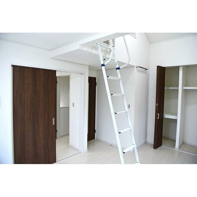 ��ʌ�����s�厚���s���т̃A�p�[�g�̋��ԁE���r���O