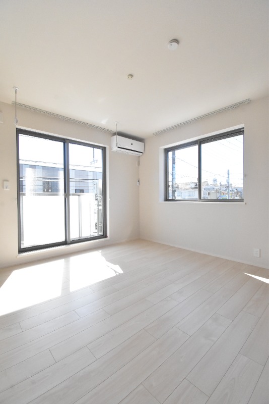 ��ʌ��������܎s�k��y�C���Q���ڂ̃}���V�����̋����E���r���O